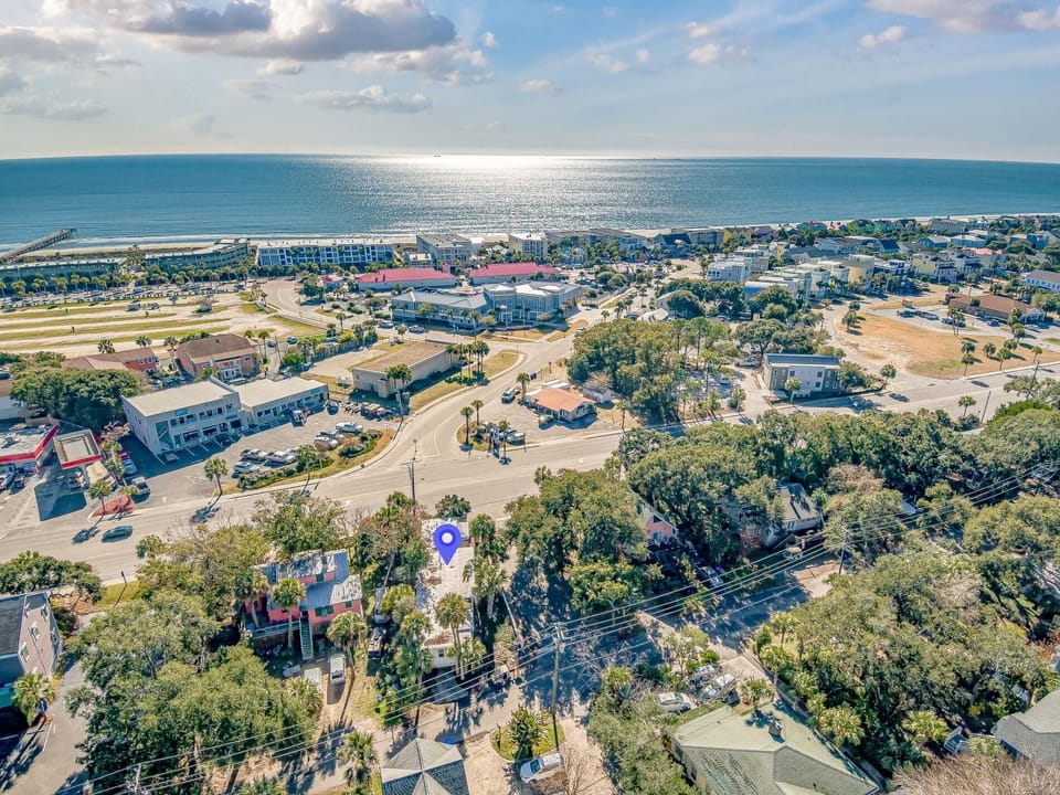 Charming 1950s Beach Cottage Apt A (476)