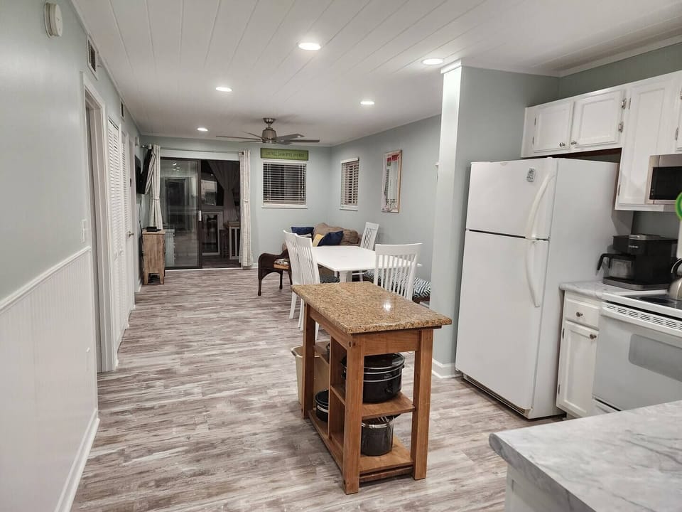 Kitchen, Dining & Living Room overview