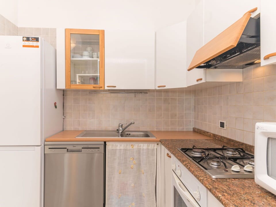 Cabinetry, Countertop, Property, Kitchen Sink, Sink, Building, Kitchen Stove, Kitchen, Kitchen Appliance, Wood