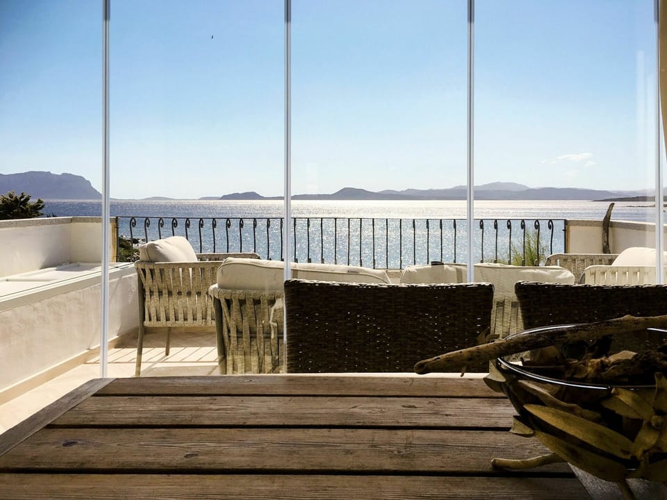 Property, Room, Sky, House, Deck, Sea, Architecture, Balcony, Deck, Ocean