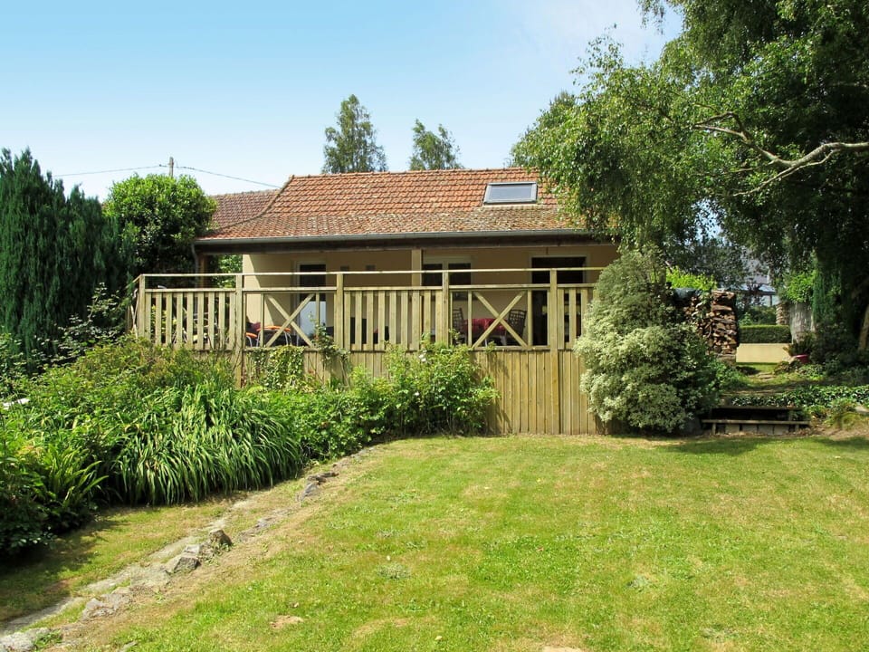 Property, House, Home, Cottage, Natural Landscape, Building, Real Estate, Garden, Land Lot, Yard