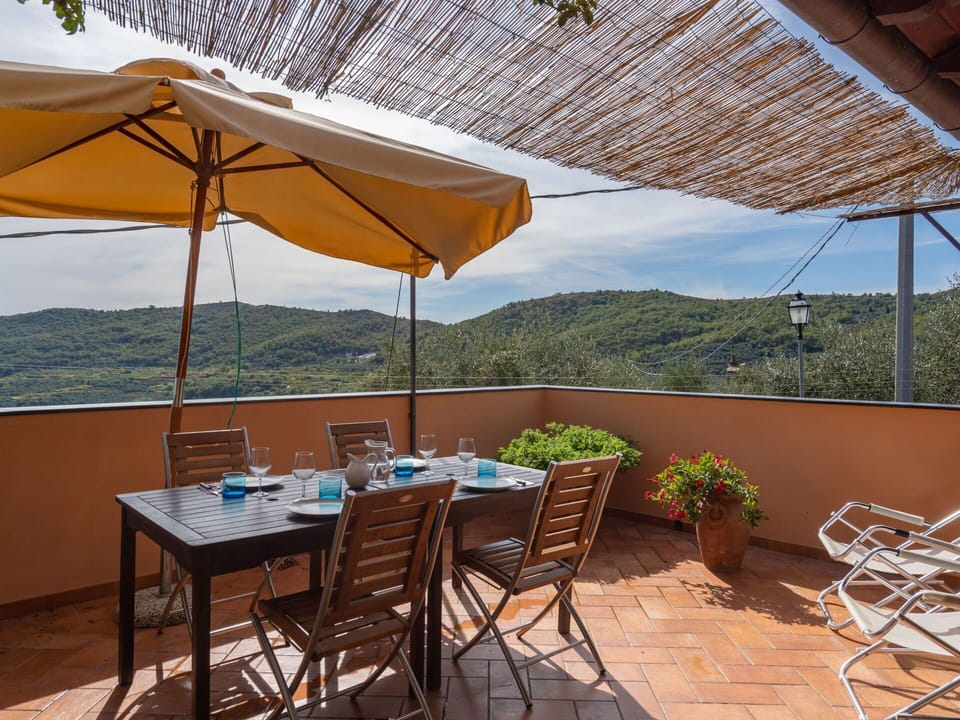 Property, Patio, Shade, Building, Table, Vacation, Real Estate, House, Furniture, Room