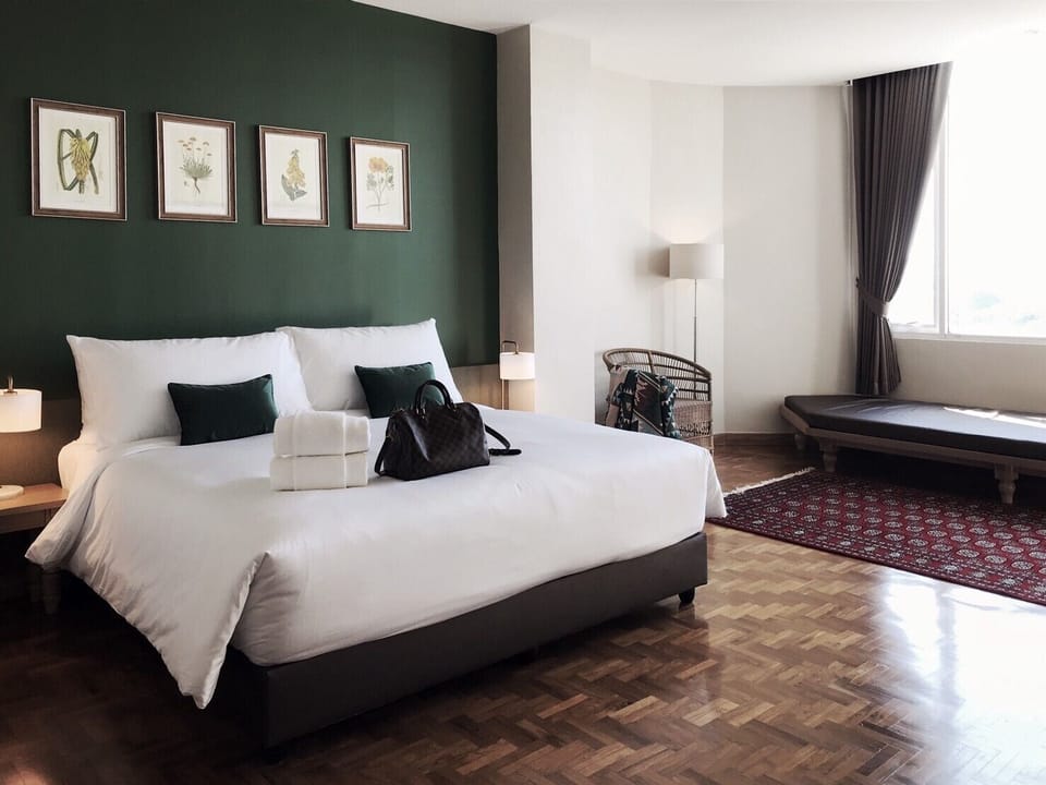 Executive Suite | Premium bedding, down comforters, Tempur-Pedic beds, minibar