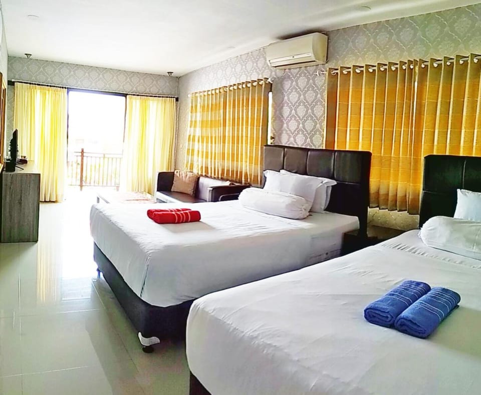 Superior Quadruple Room, Multiple Beds | Desk, free WiFi, bed sheets