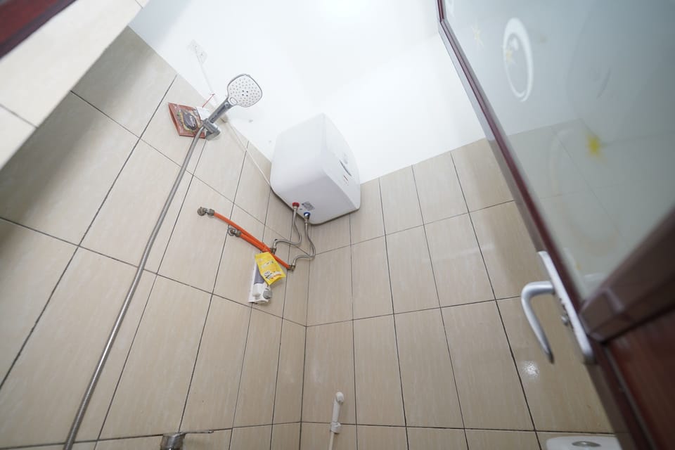 Superior Room | Bathroom | Shower, towels