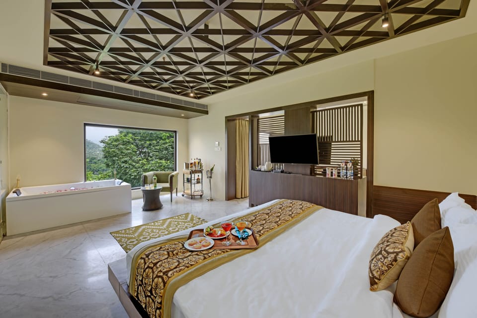 Suite Room | Premium bedding, soundproofing, WiFi (free)