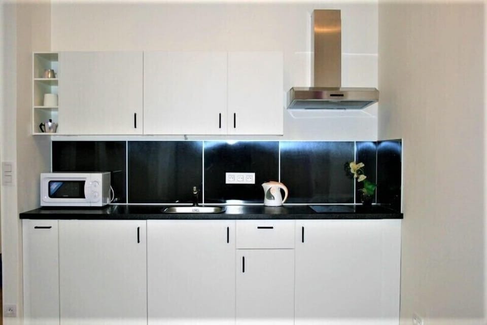 Comfort Studio | Private kitchen | Fridge, microwave, stovetop, coffee/tea maker
