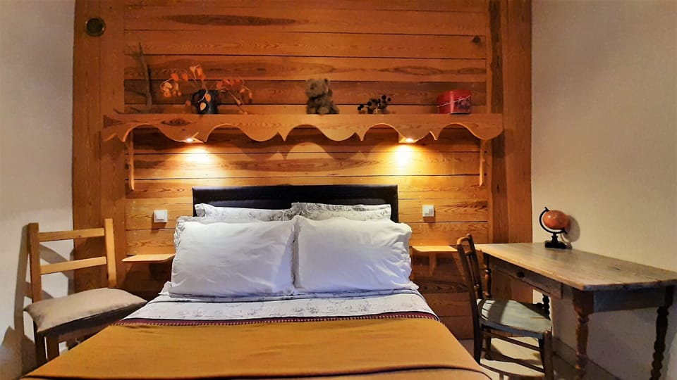 Romantic Double Room (Cassiopee) | Premium bedding, individually decorated, individually furnished