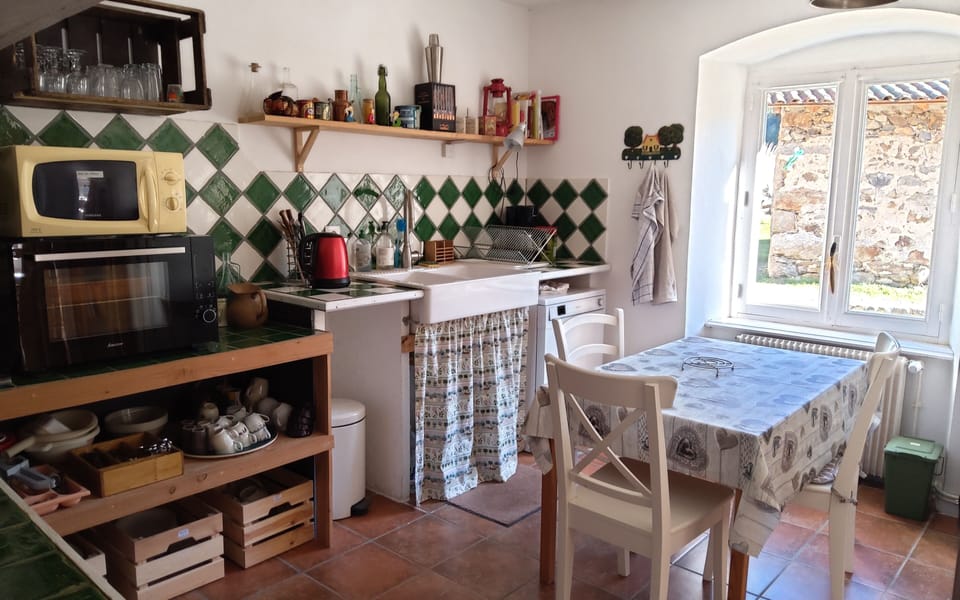 Gîte 15 people | Private kitchen | Full-size fridge, microwave, oven, stovetop