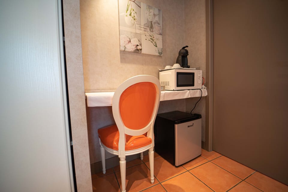 Double Room, Accessible (O'Bouchon) | Individually decorated, individually furnished, desk, iron/ironing board