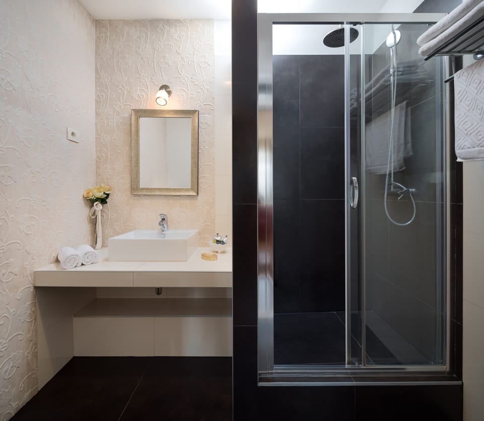 Superior Room | Bathroom | Shower, towels, soap, toilet paper