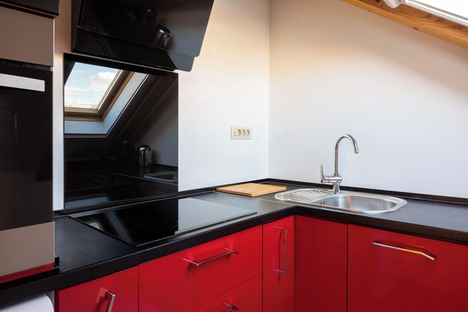 Deluxe Apartment, City View | Private kitchen | Fridge, oven, stovetop, electric kettle