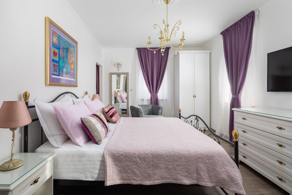 Family Suite | Premium bedding, minibar, in-room safe, desk