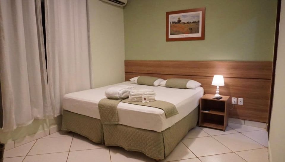 Minibar, WiFi (free), bed sheets
