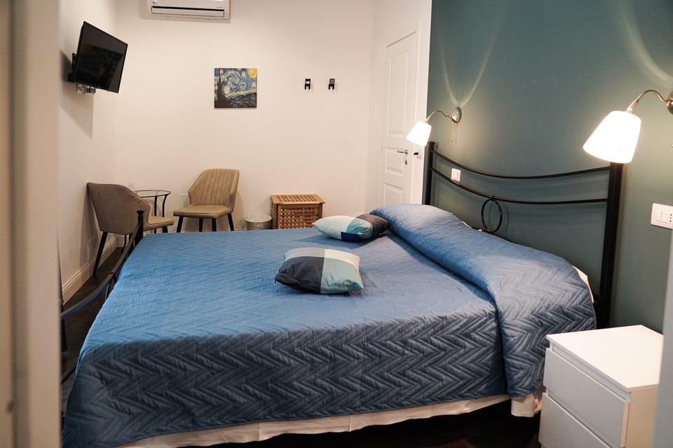Double Room | Minibar, desk, free WiFi, bed sheets