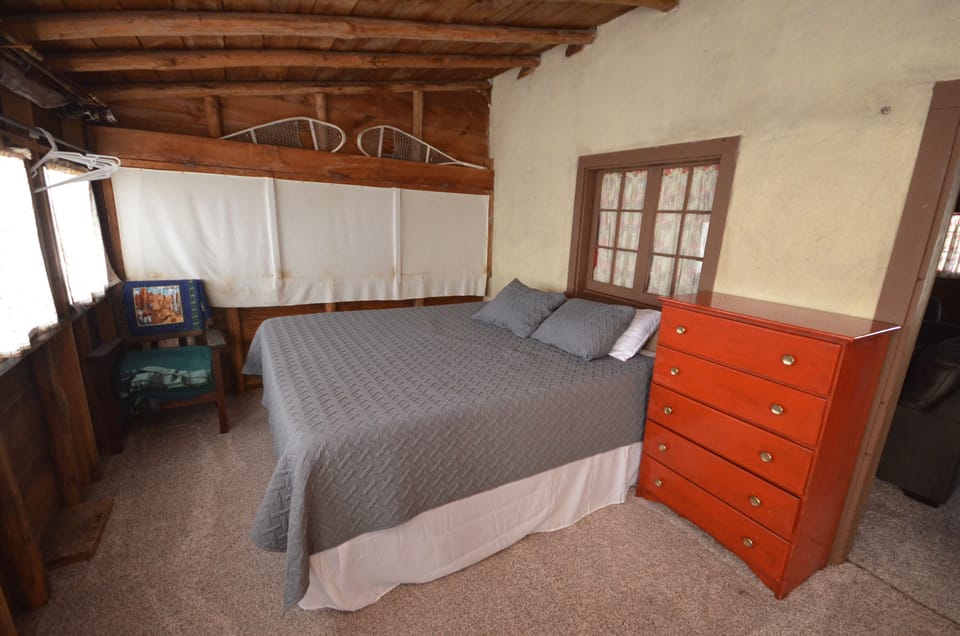 Bedroom with king bed and twin bed - Bedroom with king bed and twin bed