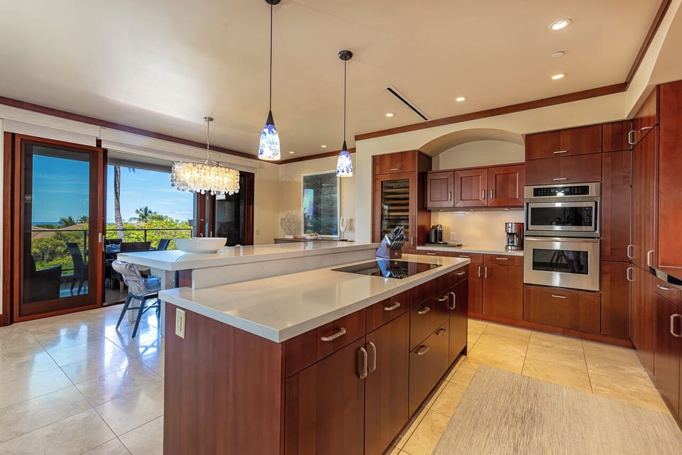 Whip up meals while soaking in lanai views