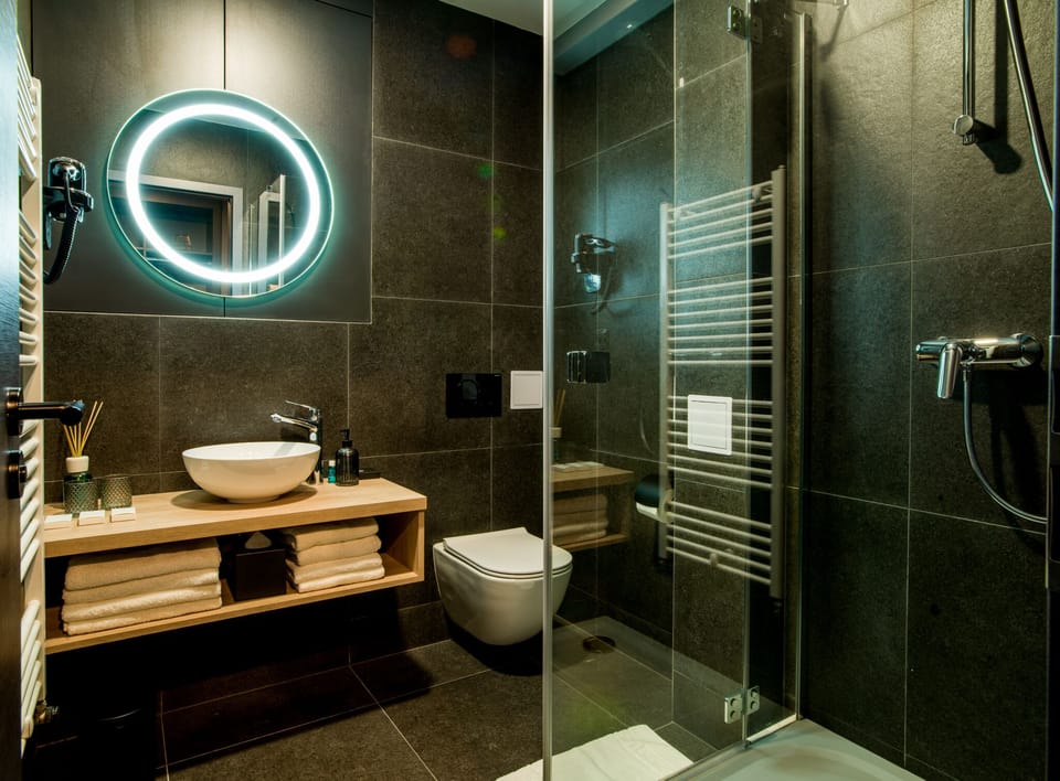 Shower, free toiletries, hair dryer, towels