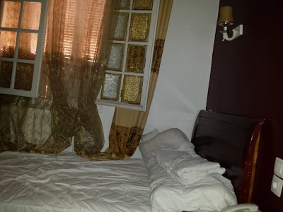 Single Room | Desk, WiFi (free), bed sheets