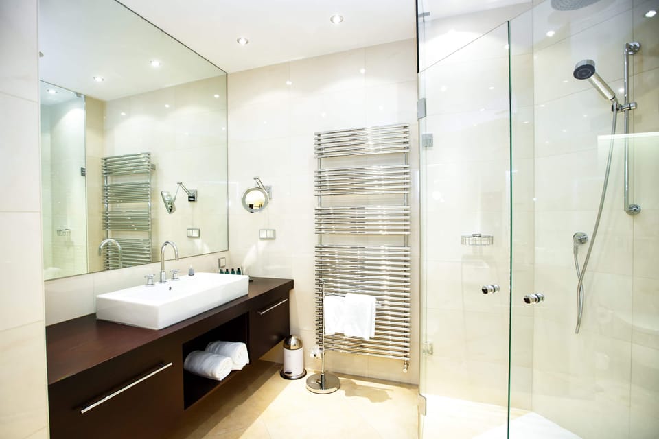 Superior Double Room (Castle) | Bathroom | Shower, free toiletries, hair dryer, bathrobes