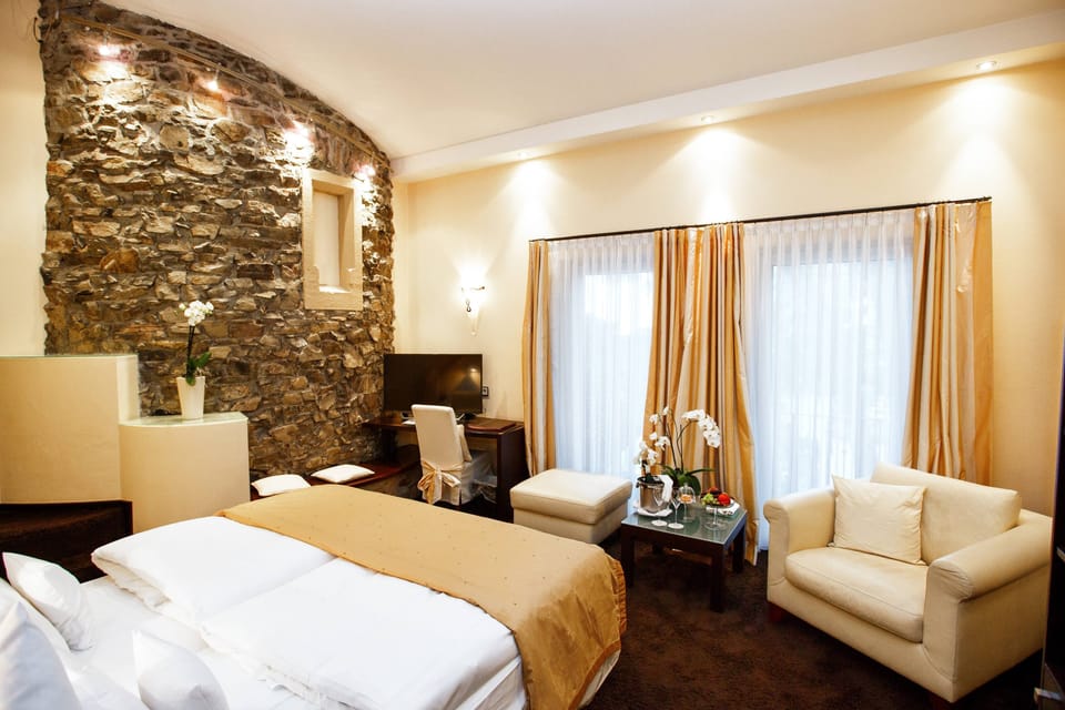 Tower Room (Castle) | Minibar, in-room safe, individually decorated, individually furnished