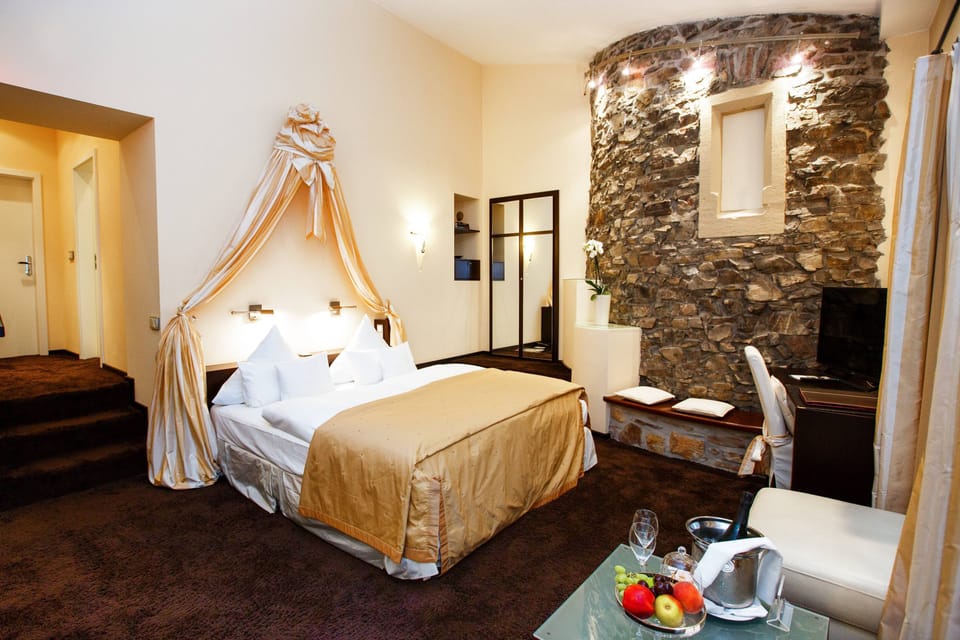 Tower Room (Castle) | Minibar, in-room safe, individually decorated, individually furnished