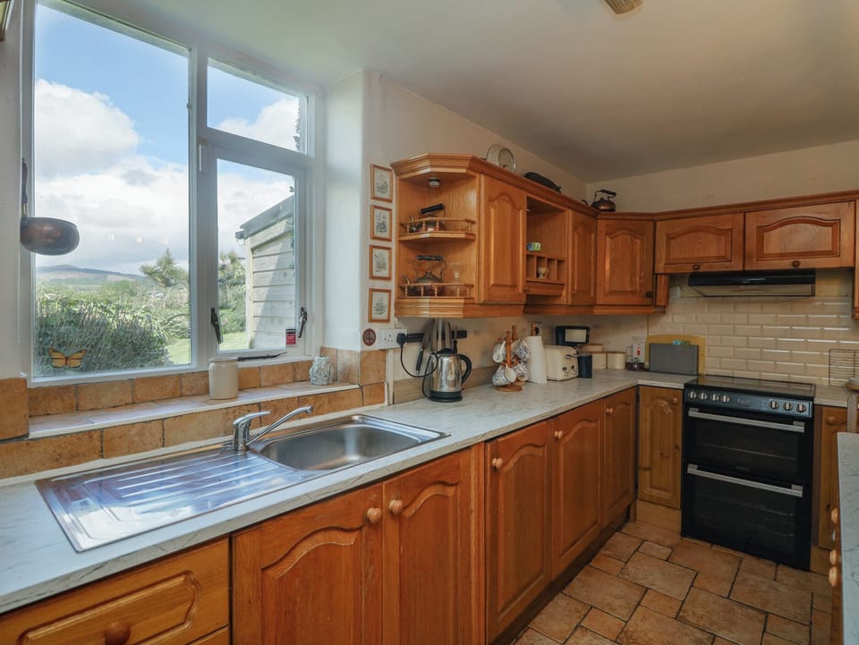 Dishwasher, cookware/dishes/utensils