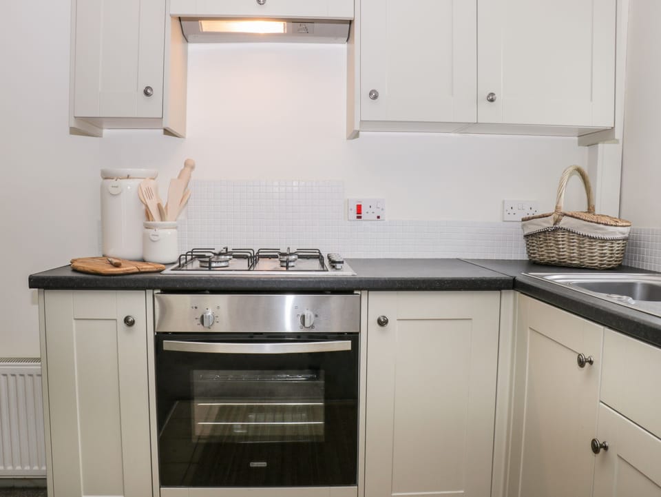 Cottage | Private kitchen | Cookware/dishes/utensils