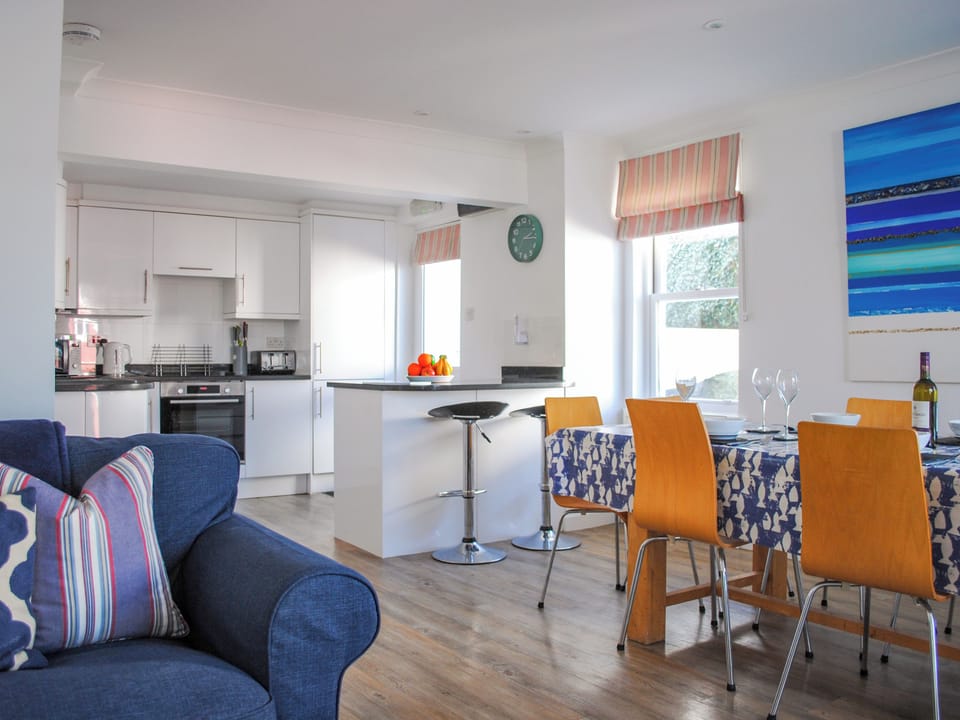 Cottage | Dining