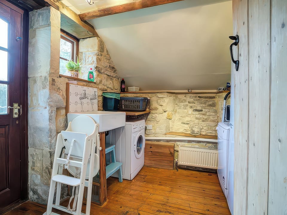 Fridge, dishwasher, cookware/dishes/utensils