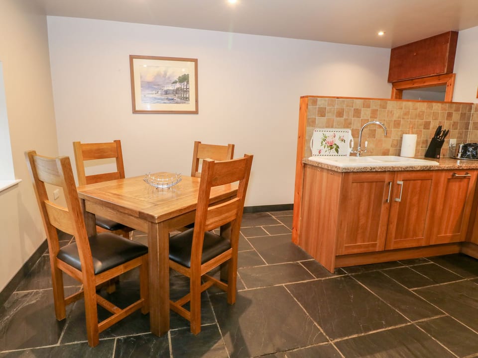 Cottage | Dining