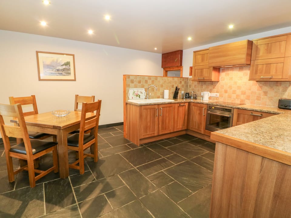 Cottage | Private kitchen | Stovetop, dishwasher, cookware/dishes/utensils
