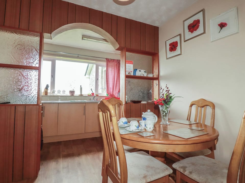 Cottage | Dining