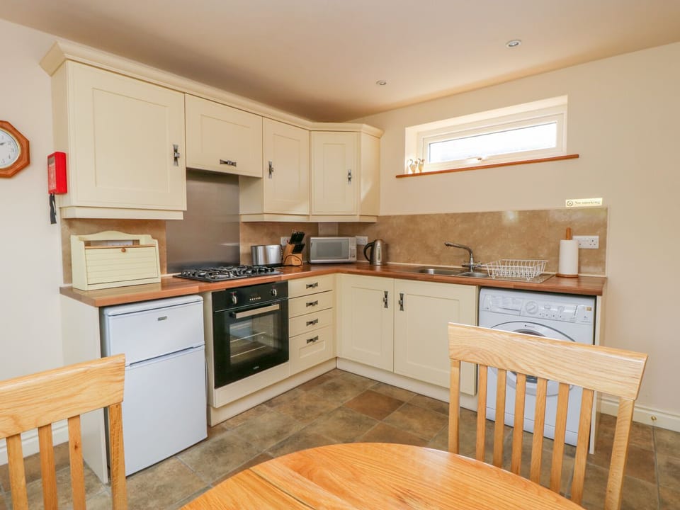 Cottage | Private kitchen | Cookware/dishes/utensils