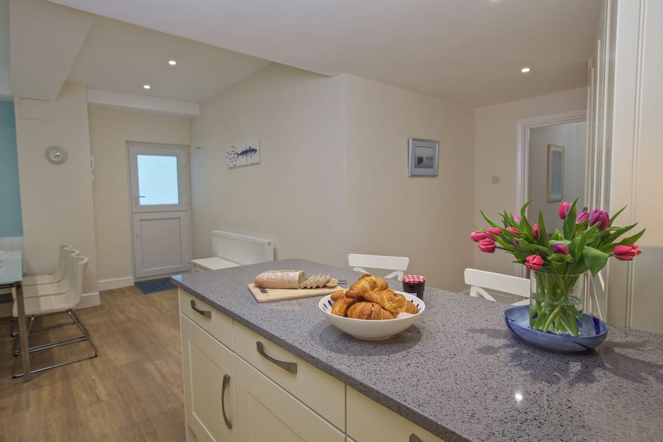 Cottage | Dining
