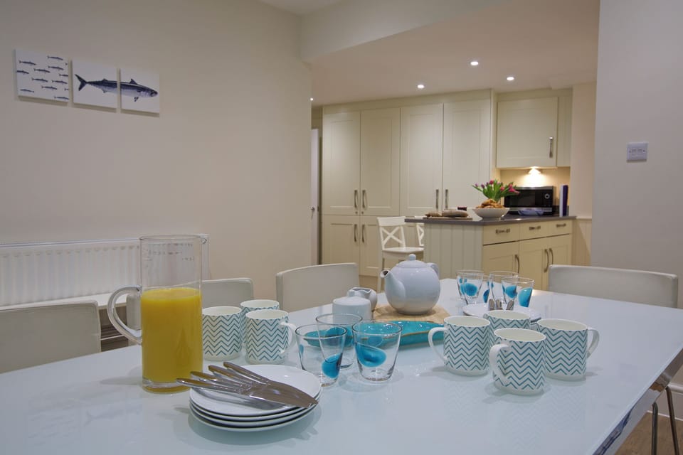Cottage | Dining