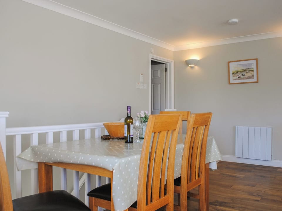 Cottage | Dining