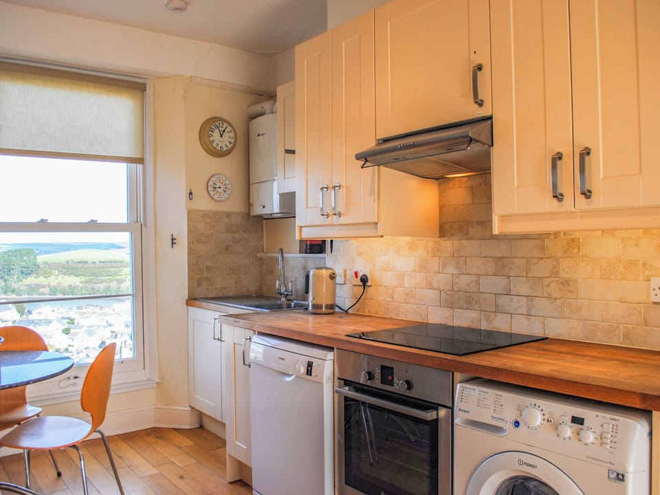 Cottage | Private kitchen | Fridge, oven, stovetop, dishwasher