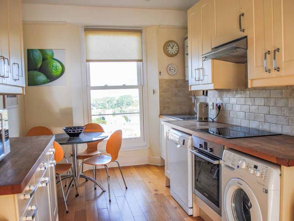 Cottage | Private kitchen | Fridge, oven, stovetop, dishwasher