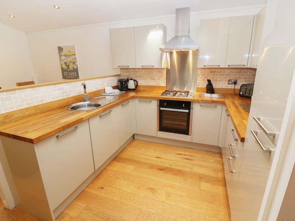 Cottage | Private kitchen | Oven, stovetop, dishwasher, cookware/dishes/utensils