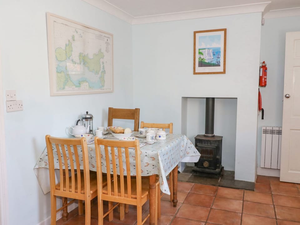 Cottage | Dining