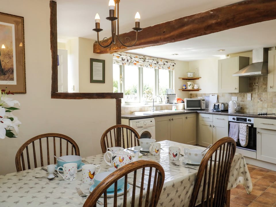 Cottage | Private kitchen | Cookware/dishes/utensils