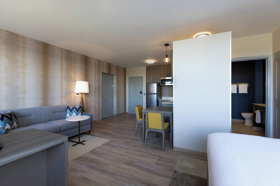 Studio, 1 King Bed with Sofa bed, City View | In-room safe, laptop workspace, blackout drapes, soundproofing