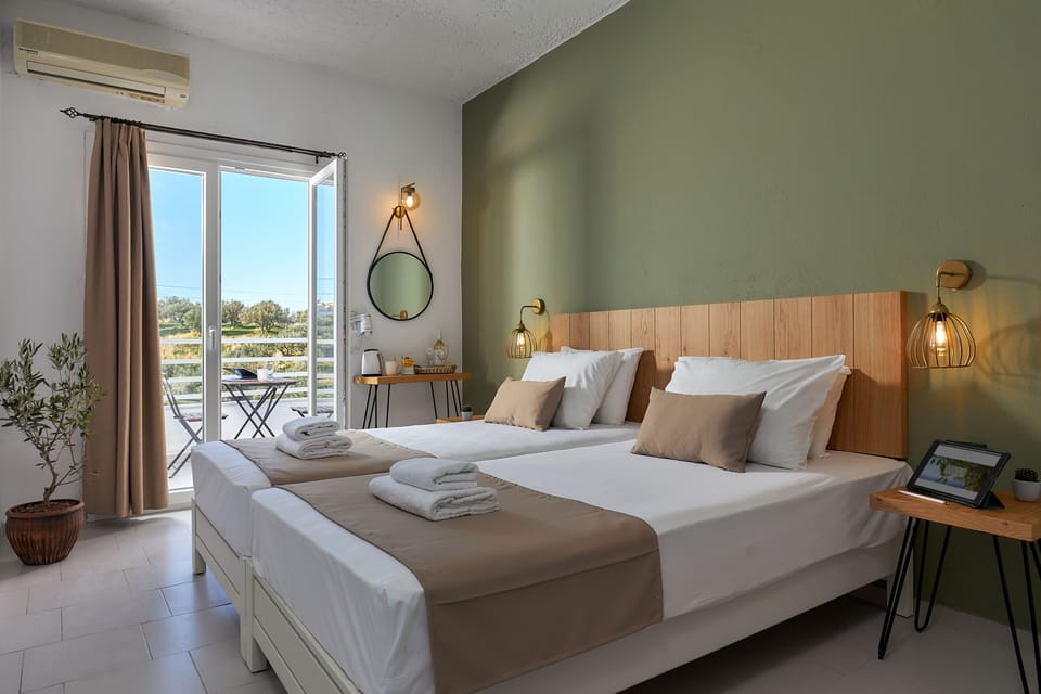 Standard Double Room | In-room safe, laptop workspace, blackout drapes