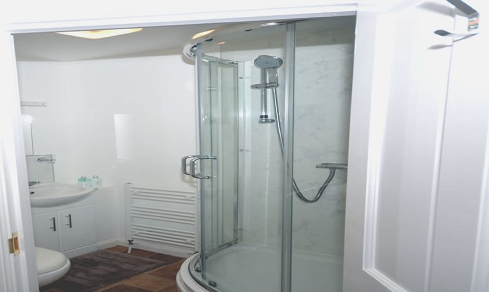 Classic Triple Room, Ensuite (Family  Room) | Bathroom