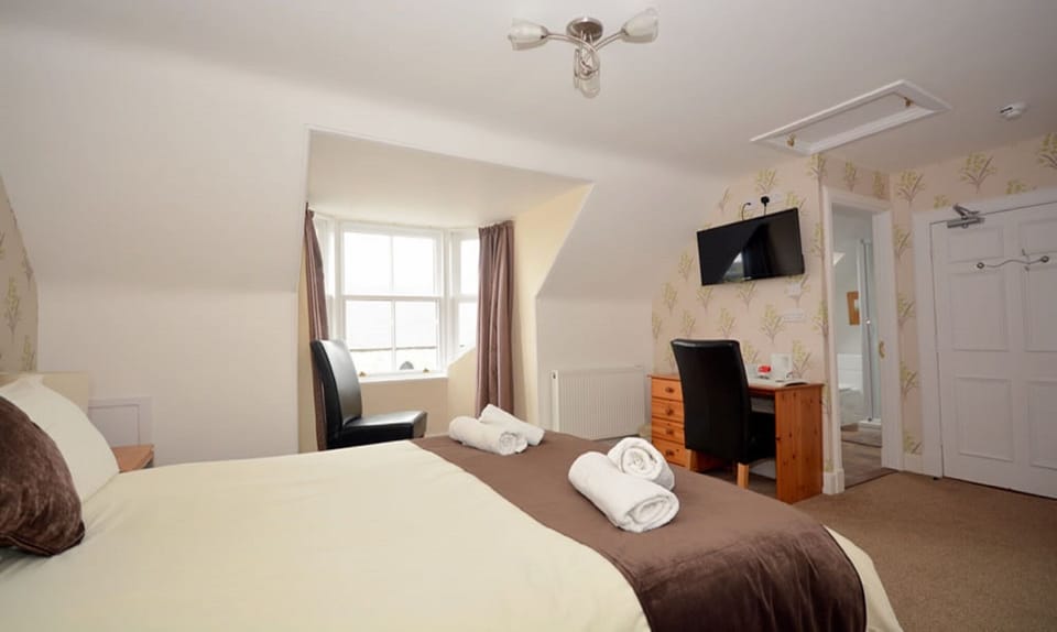 Standard Double Room, Ensuite (Harbour View)