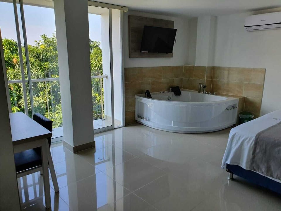 Jetted tub