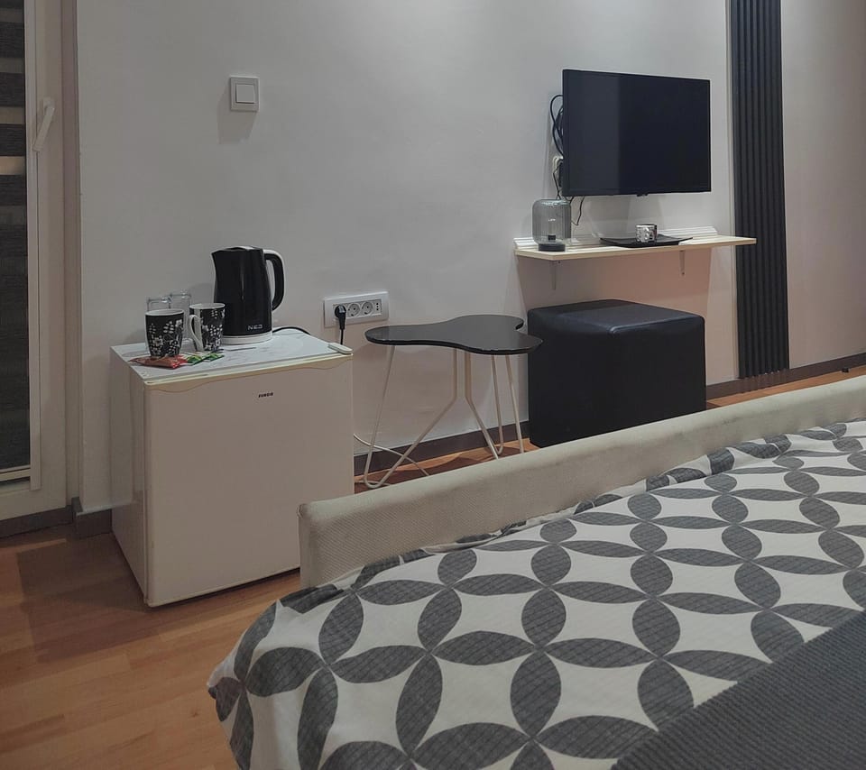 Double Room, Balcony, Lake View | Free WiFi, bed sheets