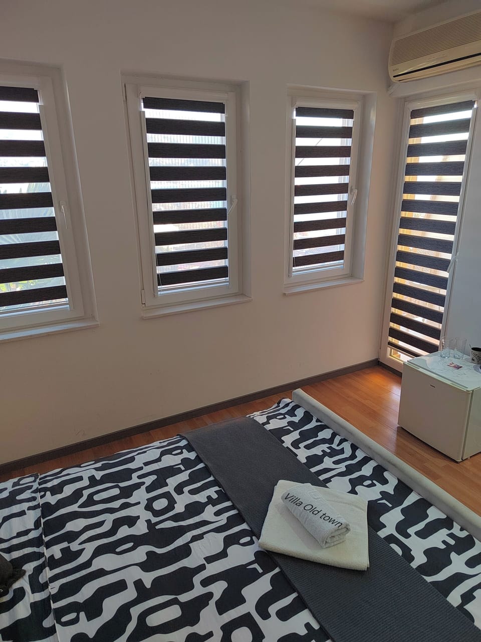 Double Room, Balcony, Lake View | Free WiFi, bed sheets