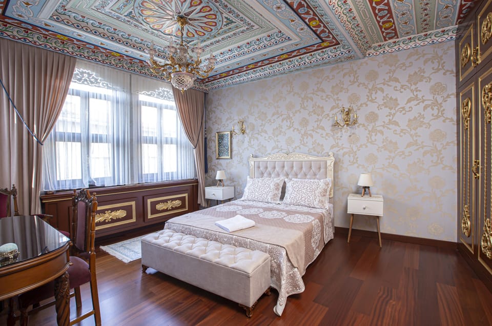 Presidential Room (Sultan) | In-room safe, blackout drapes, iron/ironing board (on request)